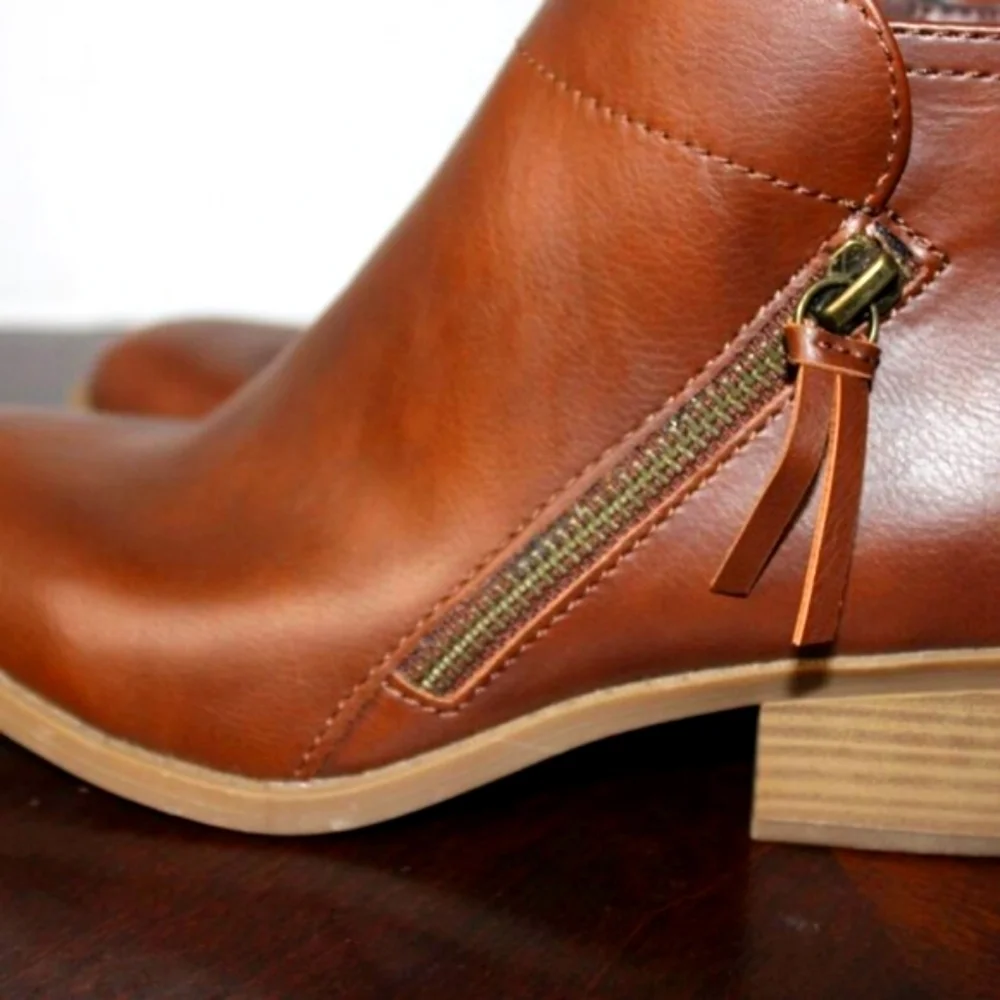 Arizona Brown Faux Leather Ankle Boots | Side Zip | Size 6 | Fall/Winter Staple